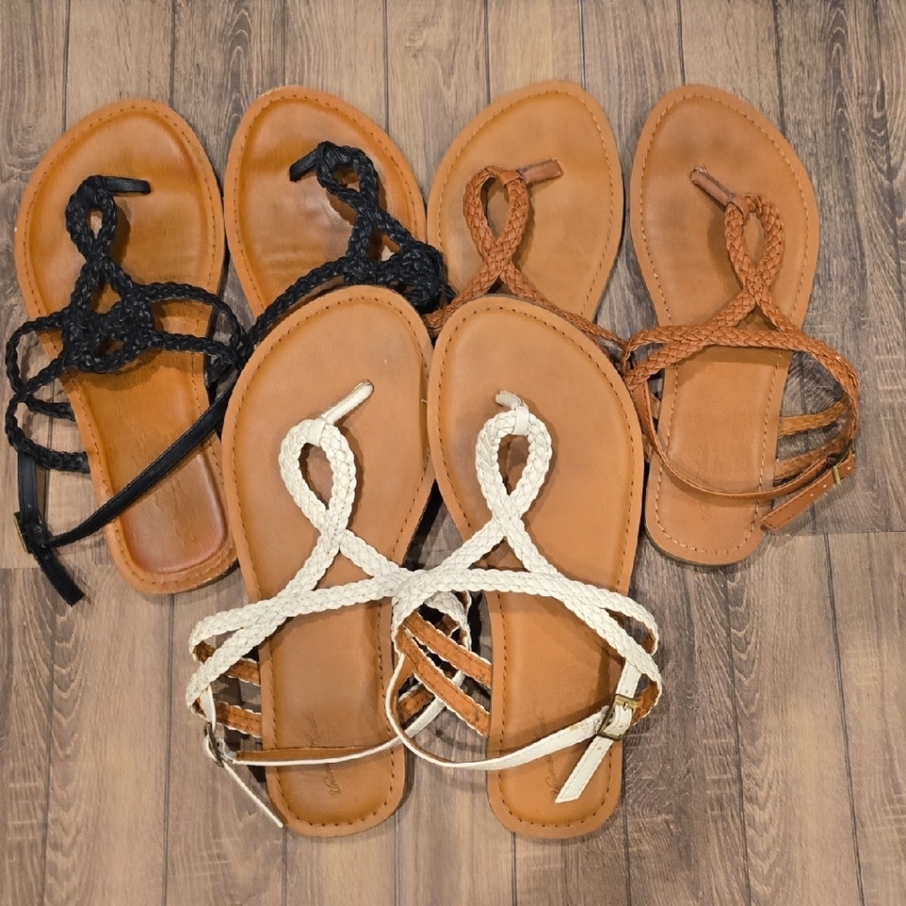 Universal Thread Black and White Sandals with Strappy Design